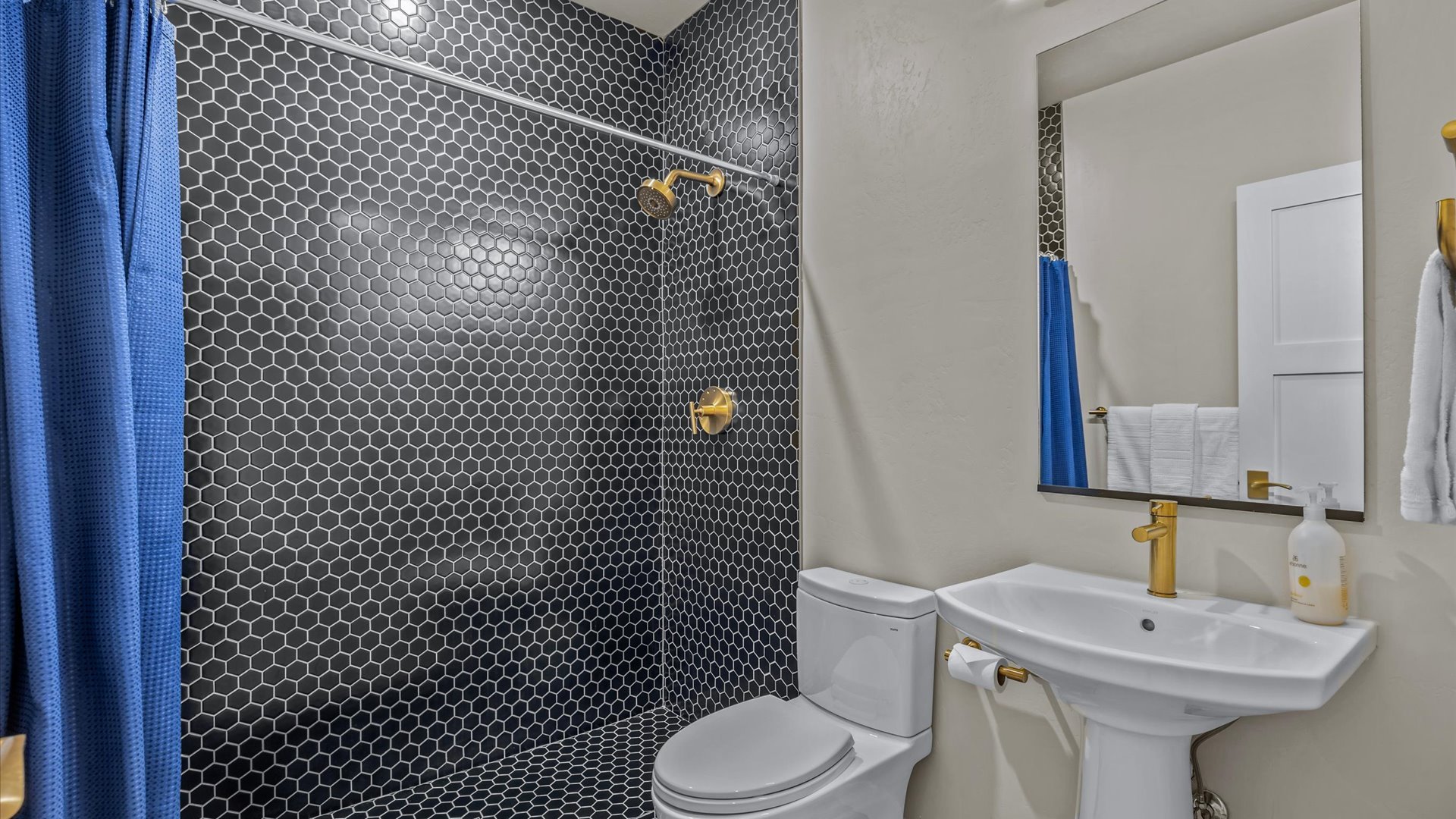 22-1970 Broadway-22.jpg