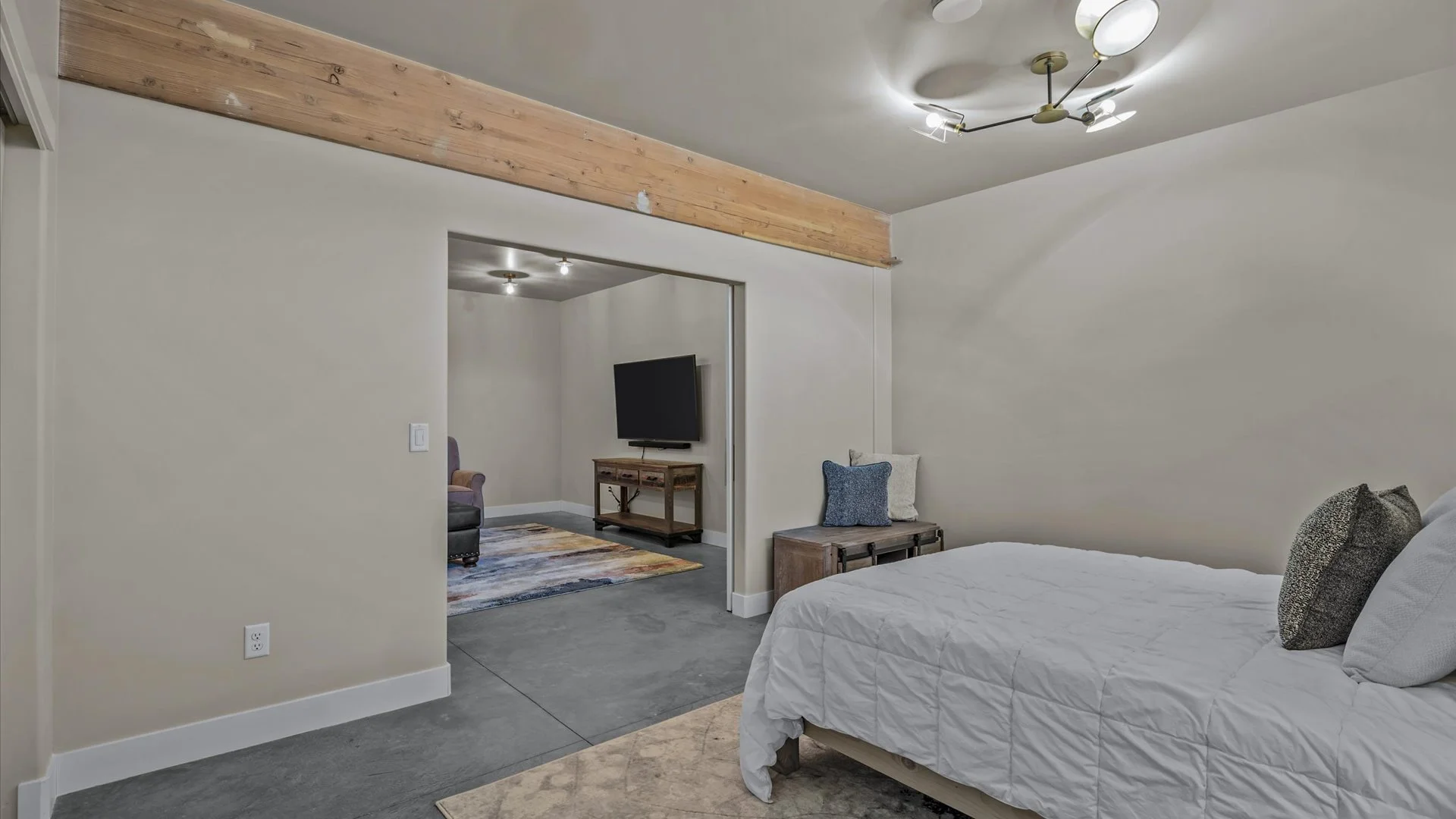 29-1970 Broadway-29.jpg