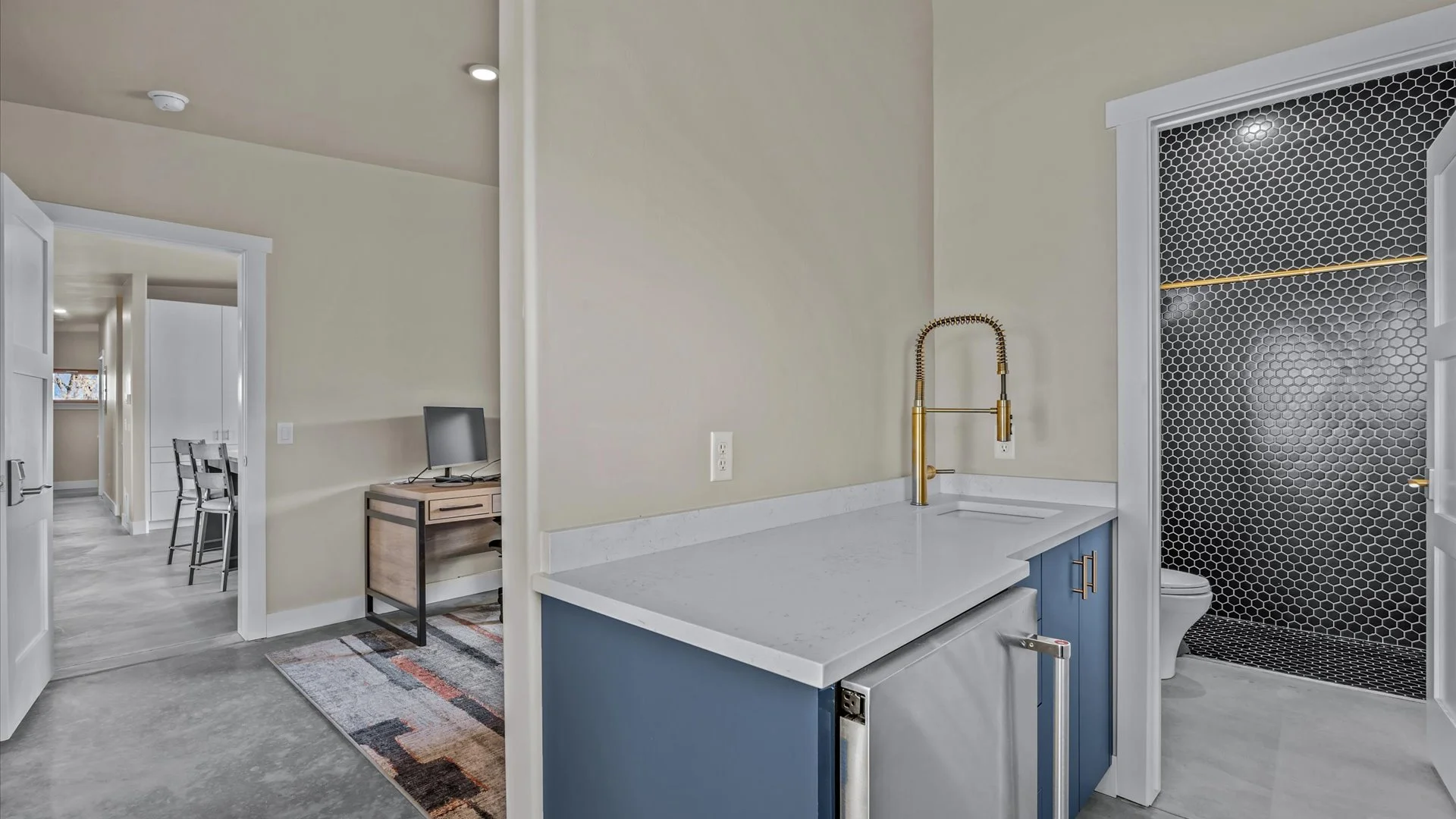 15-1970 Broadway-15.jpg