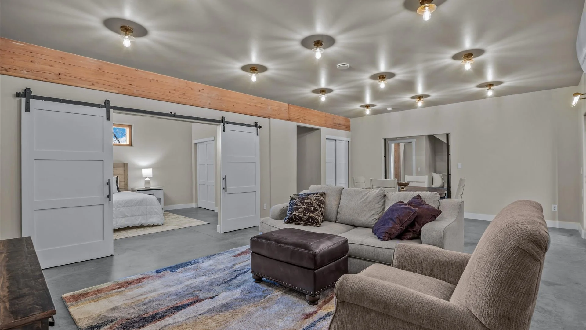 28-1970 Broadway-28.jpg